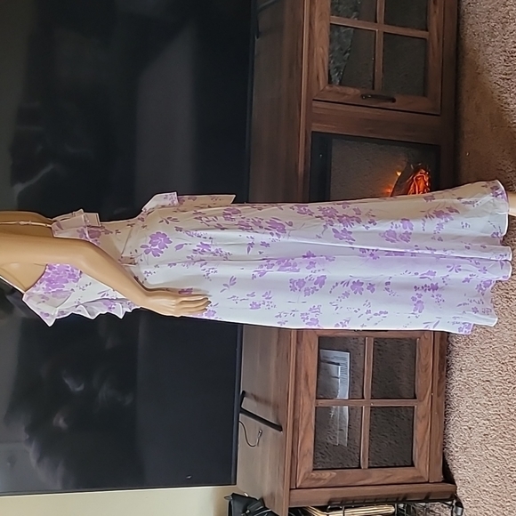 Premier Amour White & Purple Floral Maxi Amour Sleeveless Floral Maxi Dress - Picture 10 of 17